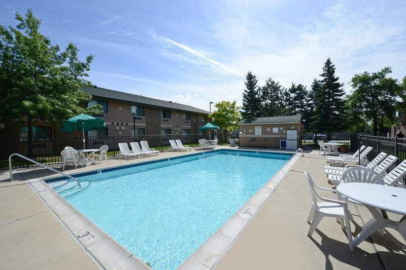 Best Western Detroit Livonia Esterno foto